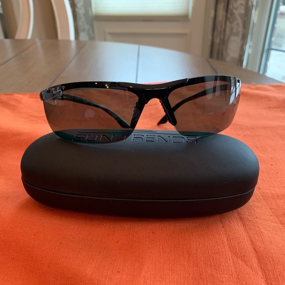 Ray-Ban Other - Ray Ban polarized sunglasses. Model RB 4085.